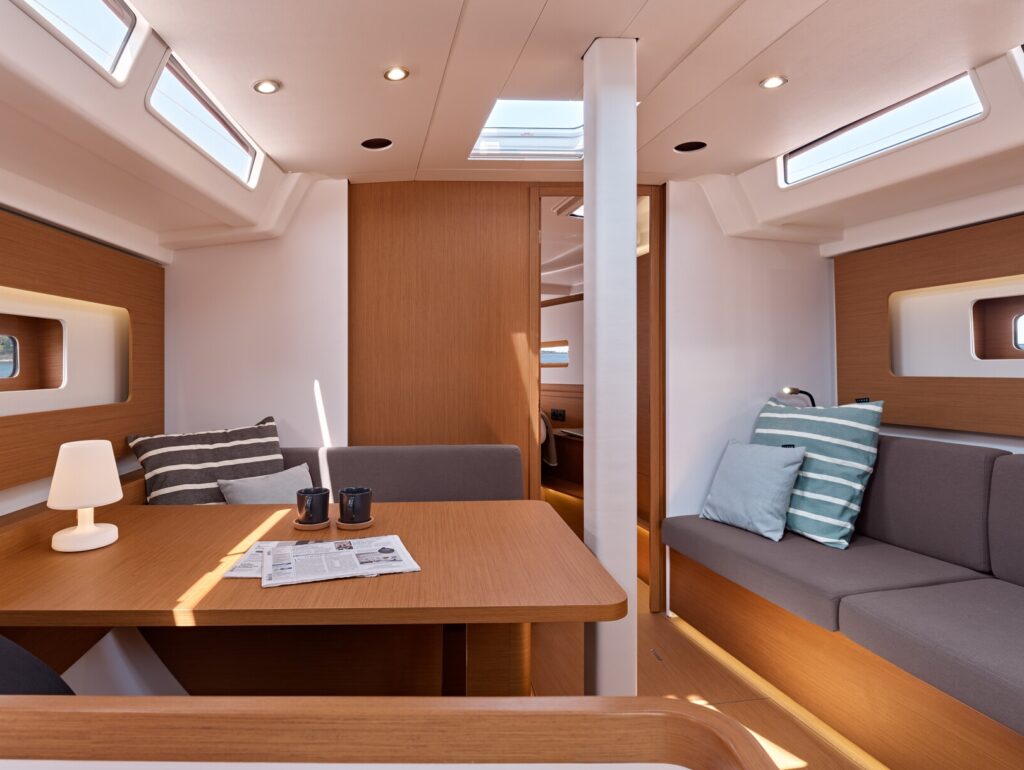 Beneteau First 44-18-interior